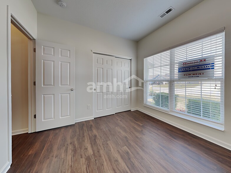 Building Photo - 877 Coralberry Ln