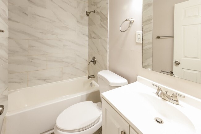 Building Photo - 3810 E 53rd Terrace