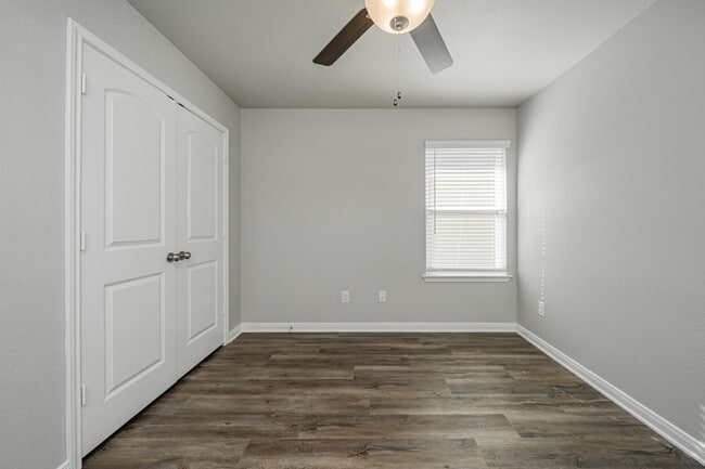 Building Photo - 610 Fallbrook Dr