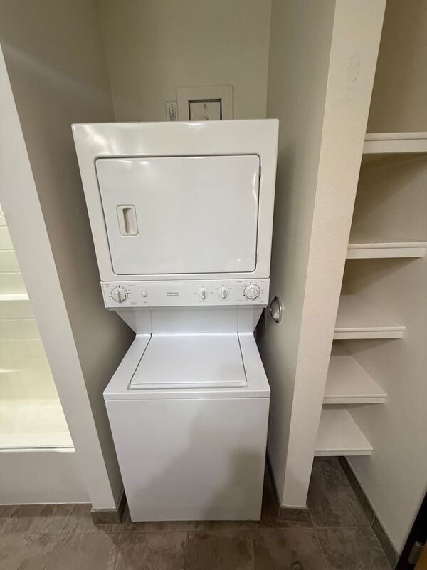 Building Photo - 160 Liberty St NE