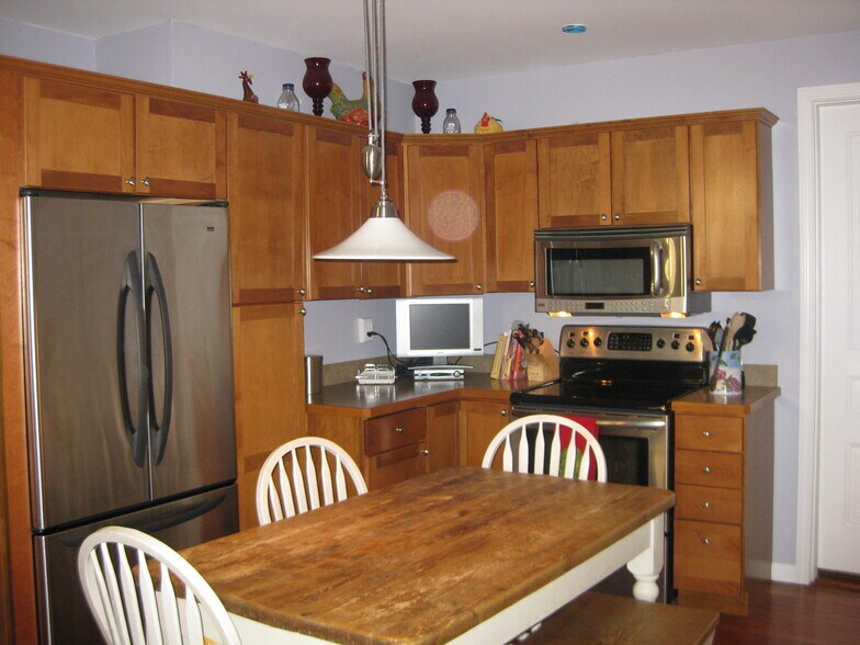 Primary Photo - 65 Foster St