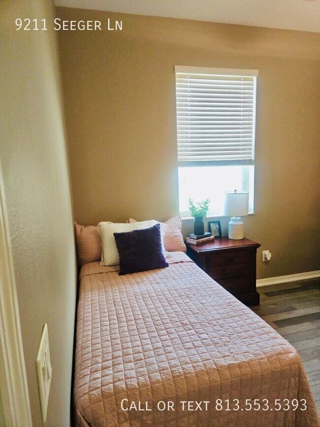 Building Photo - 9211 Seeger Ln