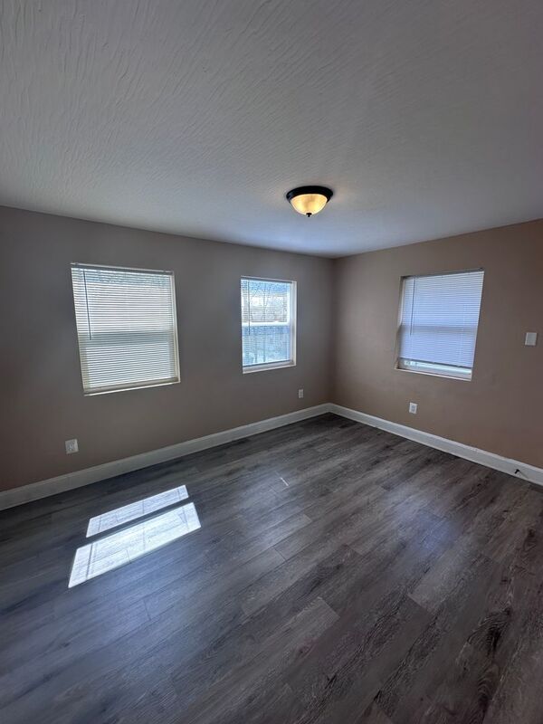 Building Photo - 431 E 14th Ave