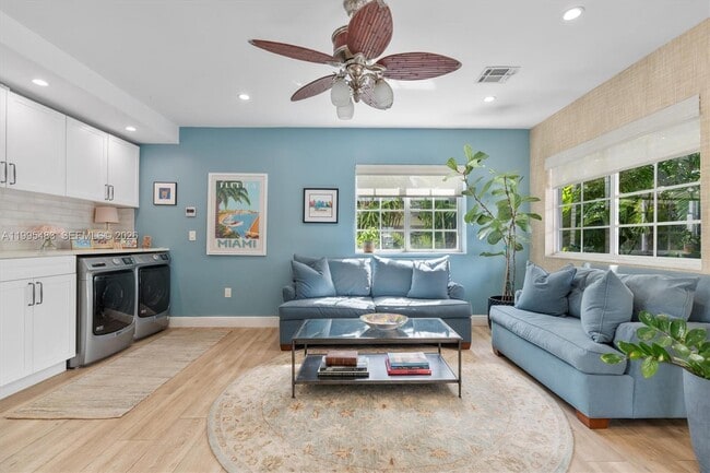 Building Photo - 9636 NE 5th Avenue Rd