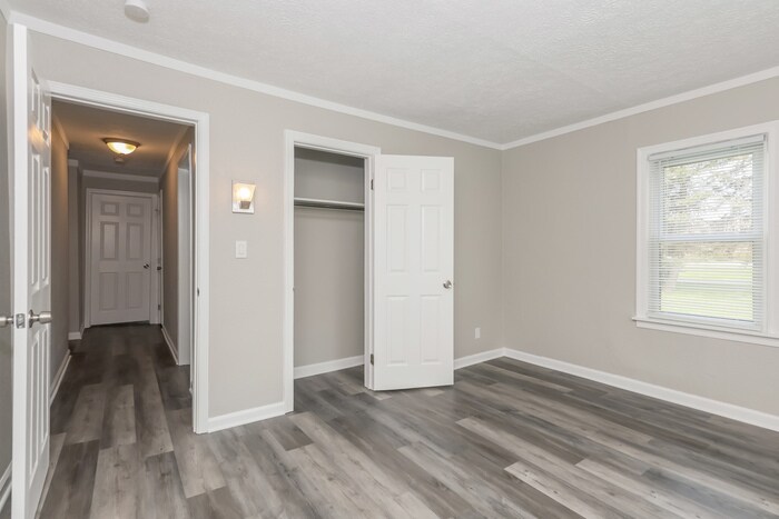 Building Photo - 1176 Highview Dr