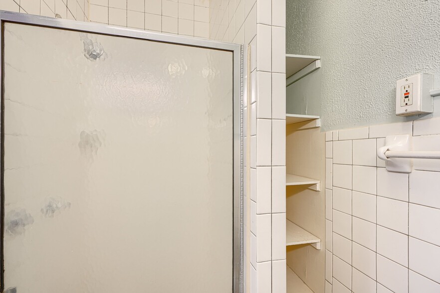 Building Photo - 4041 Wilkens Ave