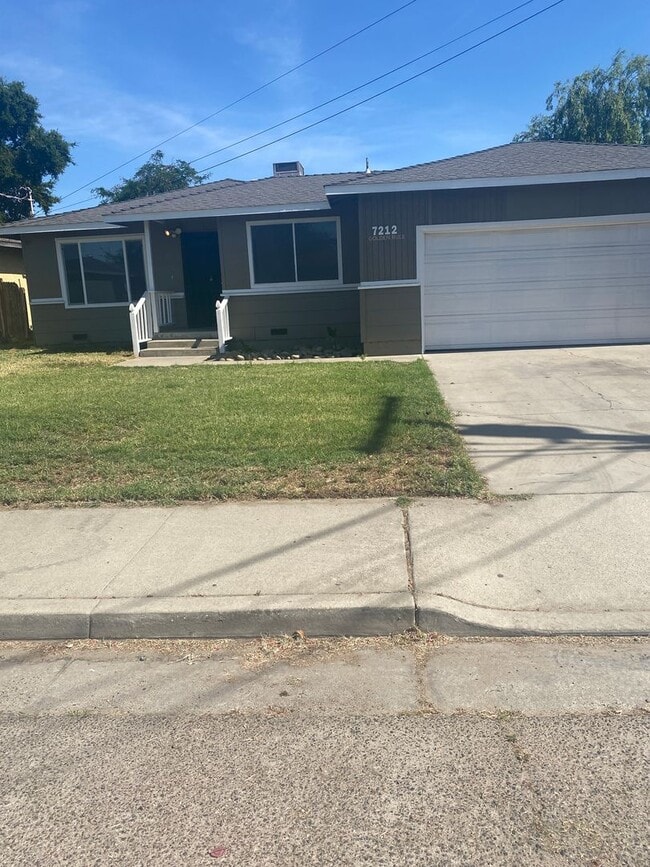 Primary Photo - REMOLDED Home in Winton, CA