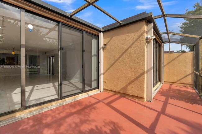Building Photo - 1341 E Golfview Dr