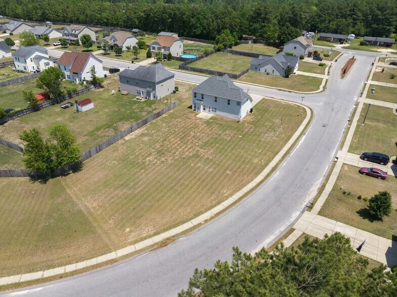 Building Photo - 121 Feathers Ln