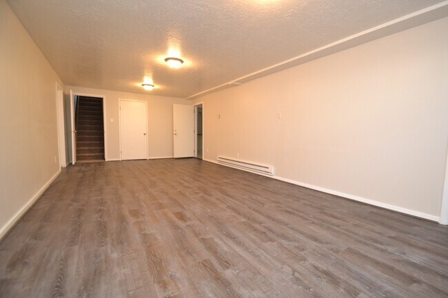 Building Photo - Awesome 5 bed 3 bath Home in Murray!!!