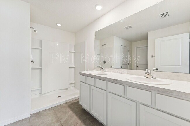 Building Photo - 816 Will Scarlett Ave