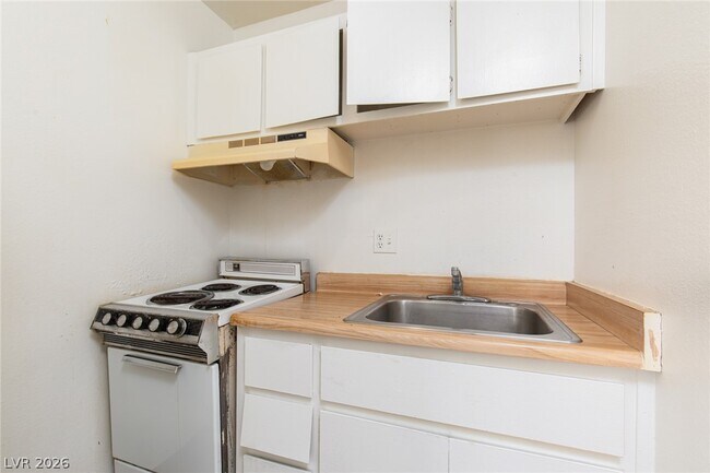 Building Photo - 4600 University Center Dr