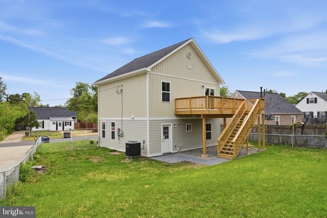 Building Photo - 129 Evans St