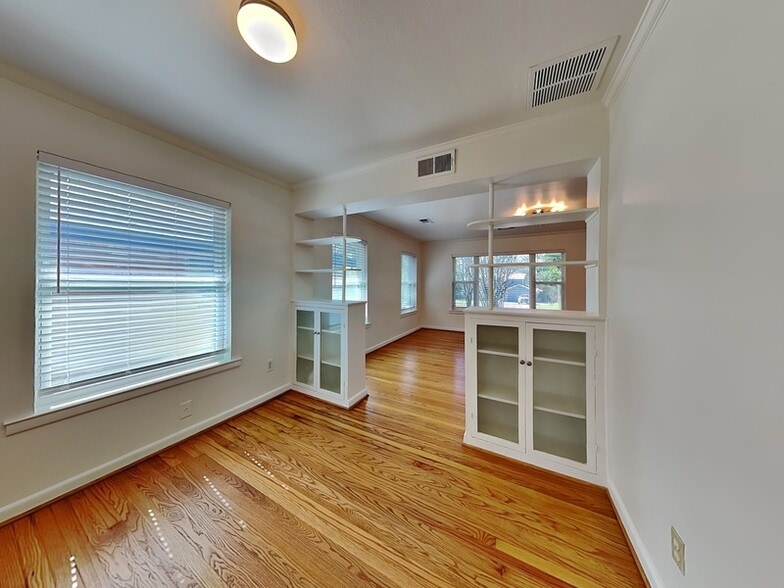 Building Photo - 2102 Elmwood Blvd