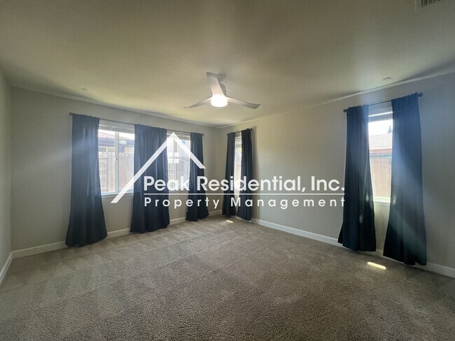 Building Photo - Spacious 4bd/3ba Elk Grove Home!