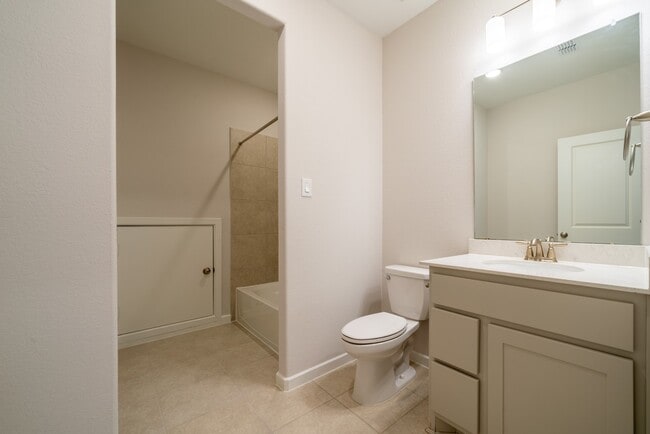 Building Photo - 4706 Llano Lp