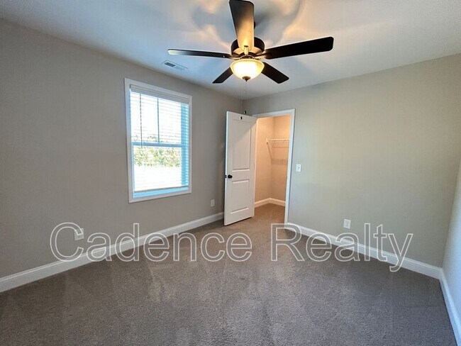 Building Photo - 1637 Grey Cliff Run