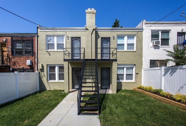 Building Photo - 851 19th St NE