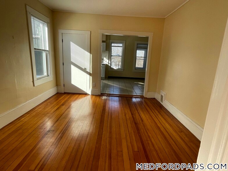 Building Photo - 8 Bennett St