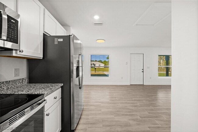 Building Photo - 915 Graystone Ave