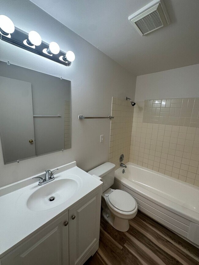 Building Photo - 1367
