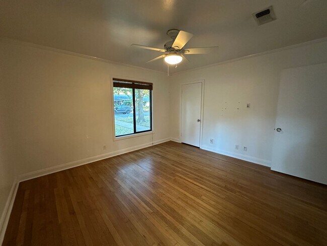 Building Photo - 4711 Fairview Dr