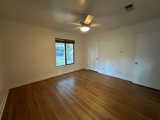 Building Photo - Central Austin 3 BR / 2 BA Update Home