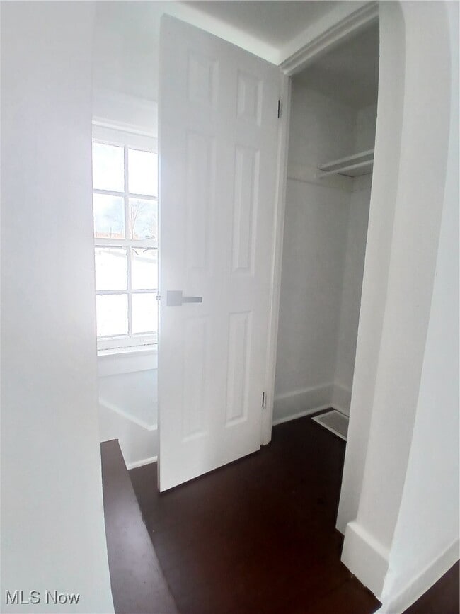 Building Photo - 39 Hilton Ave