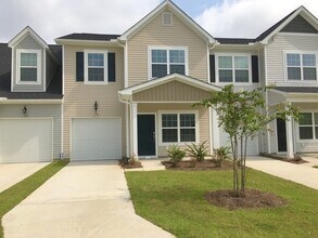 Building Photo - Beautiful 3 Bedroom w/Garage Townhouse Clo...