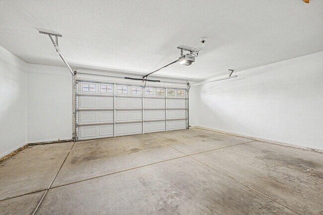 Building Photo - 5719 E St John Rd