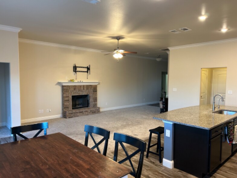 Building Photo - 800 E 92nd St