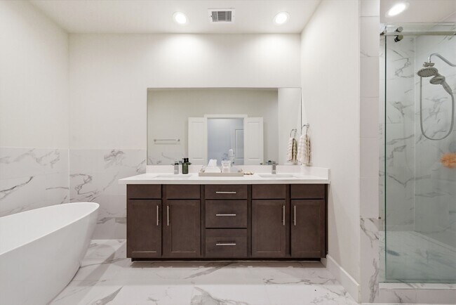 Building Photo - 5929 Haring Ln