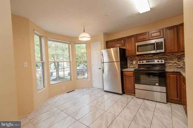 Building Photo - 10749 Kitchener Ct