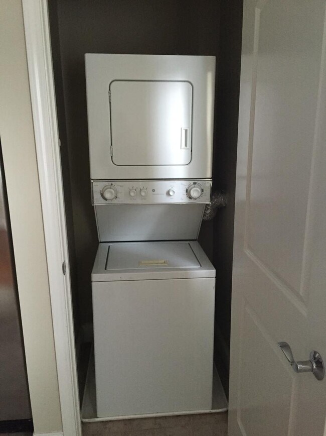 Building Photo - 8140 Whitburn Dr