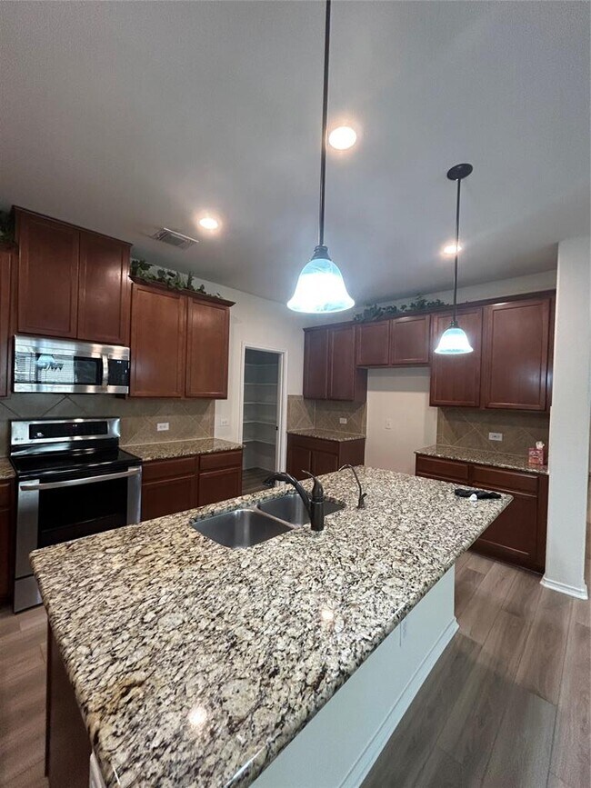 Building Photo - 307 Alamosa Dr
