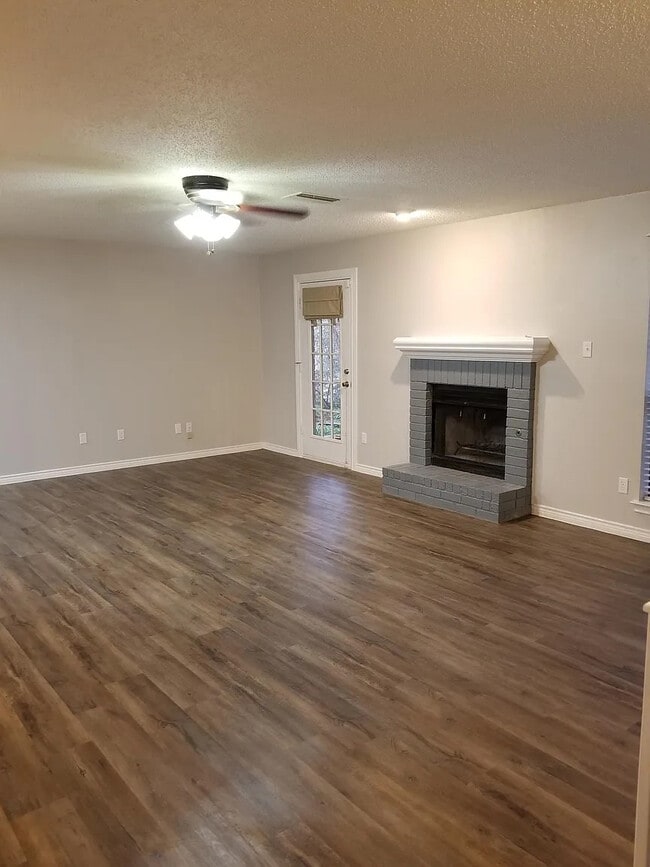 Building Photo - 807 St Paul Ct