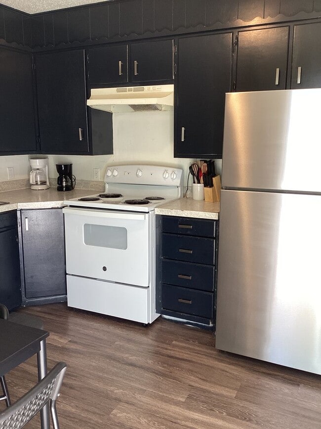 Building Photo - Fully Furnished Modern 2 Bedroom on Quiet Street and Close to ENMU!