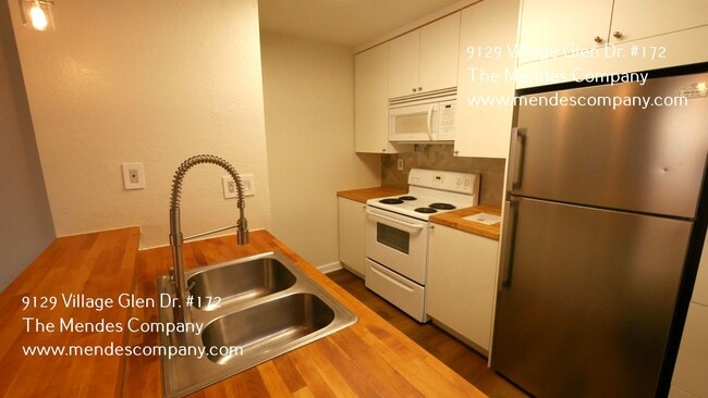 Building Photo - 9129 Village Glen Dr