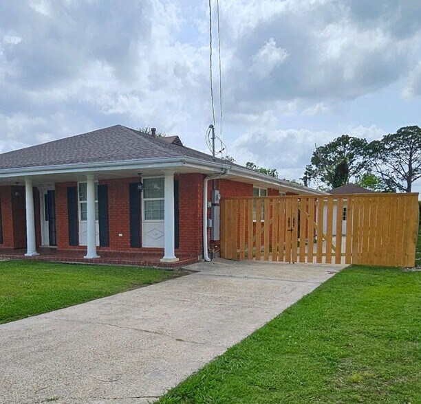 Building Photo - 6636 Foch Rd