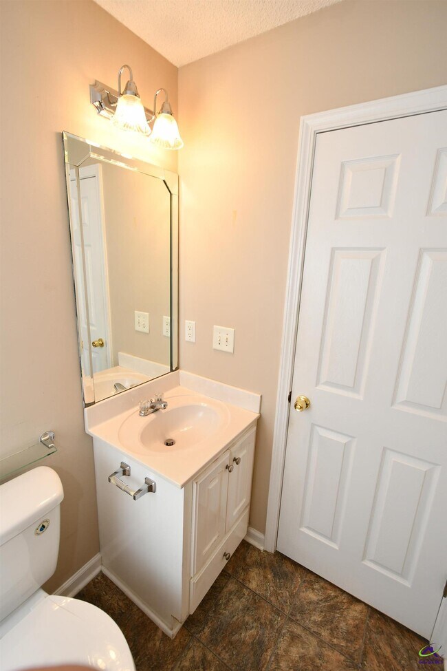 Building Photo - 107 Dorothy Ct