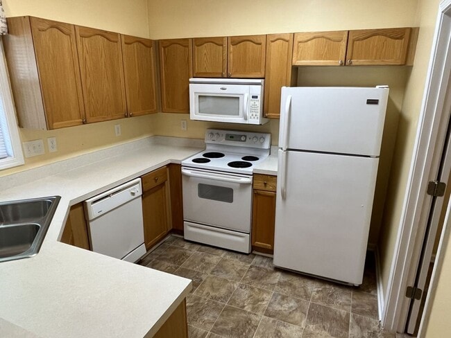 Building Photo - 3 Bedroom Corner Lot home with Great Backy...