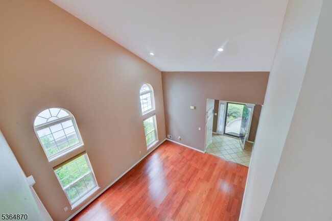 Building Photo - 5 Marco Polo Ct