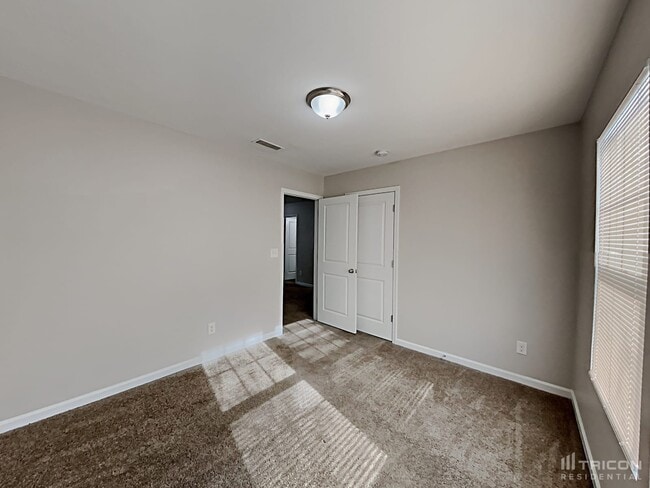 Building Photo - 5633 Idlewild Rd N