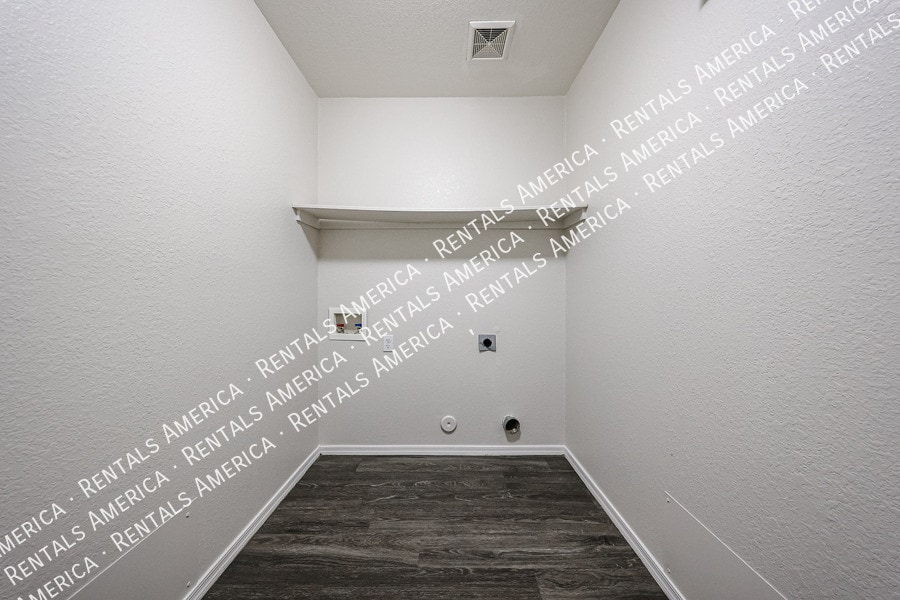 Building Photo - 8554 E Meseto Ave