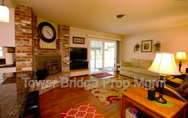 Building Photo - 5680 Reinhold St