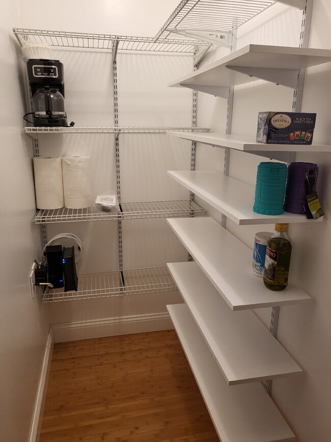 Building Photo - Fully Furnished Pearl Street Retreat in th...