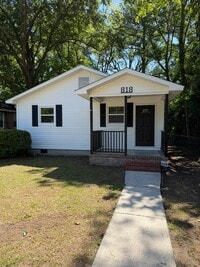 Building Photo - 818 Lynwood Dr