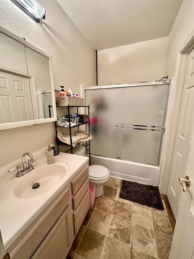 Building Photo - Davis - Centrally Located Home
