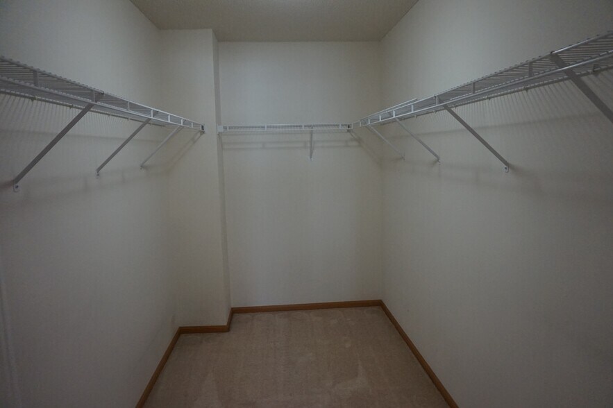 Building Photo - 612 Willoughby Way W