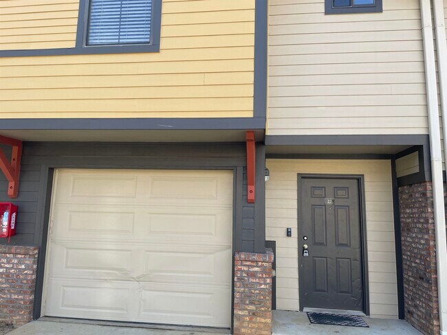 Building Photo - 741 White Dr